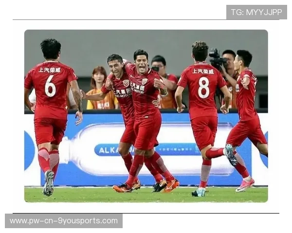 上港后场组合迅速成型，防守稳定性获赞